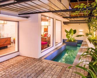 The Neighbourhood - Ernakulam - Gebouw