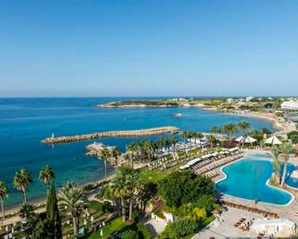 Coral Beach Hotel And Resort - Coral Bay - Beach