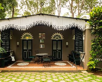 Indeco Lake Forest Hotel - Yercaud - Innenhof