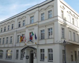 Hotel Und Restaurant Deutscher Kaiser - Perleberg - Gebäude