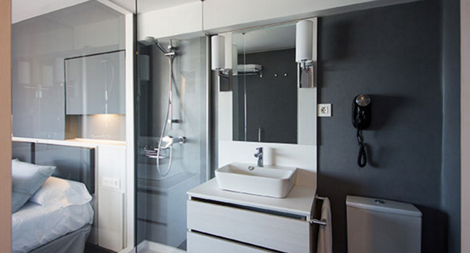 ホテル エル プエルト バイ ピエール ヴァカンス - フエンヒロラ - 浴室