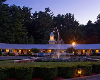 Colonel Williams Resort and Suites - לייק ג'ורג' - בניין