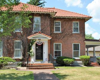 Grand Colonial Bed and Breakfast - Herkimer - Building