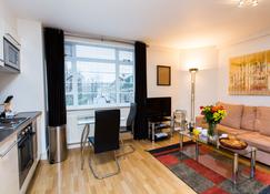 Nell Gwynn House - London - Living room