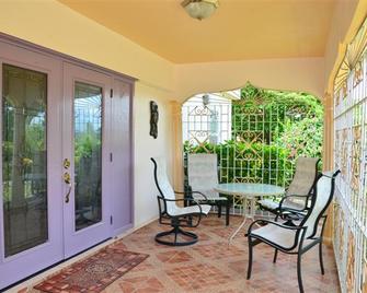 Castlevue B&B - مونتيغو باي - شرفة مرصوفة