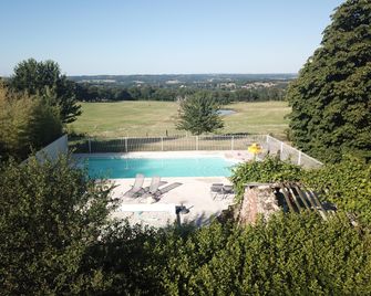 A l'Ombre du Marronnier - La Péruse - Vista del exterior
