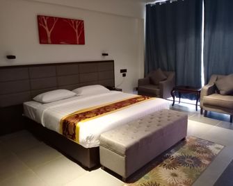 Hotel Aradhana Inn - Yercaud - Schlafzimmer