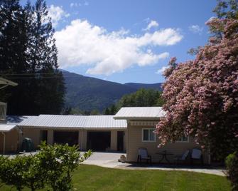 Riverbend Guest House - Chilliwack - Building