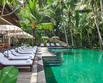 كومانيكا في راسا سايانغ - اوبود - حوض السباحة