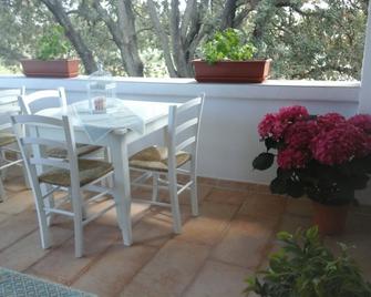 Santu Paulu Country House - Posada - Eetruimte