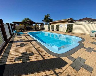 Donnybrook Motel - بونبوري - حوض السباحة