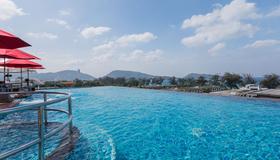 The Charm Resort Phuket - Bãi biển Patong - Bể bơi