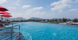 The Charm Resort Phuket - פאטונג - בריכה