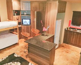 Kzn Park View Guest House - Durban - Bedroom