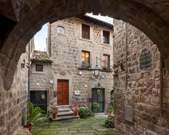 Alloggio Turistico 'L'Incontro' 6 - Viterbo - Building