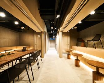 &And Hostel Shinsaibashi East - Osaka - Lounge