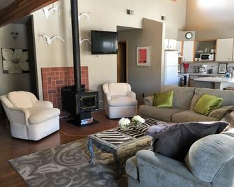 Der Sportsmann Suites - Leavenworth - Living room