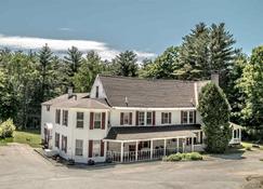 Cranmore Mountain Lodge Bed & Breakfast - North Conway - Building