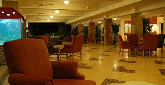 Beach Luxury Hotel - Karachi - Restaurant