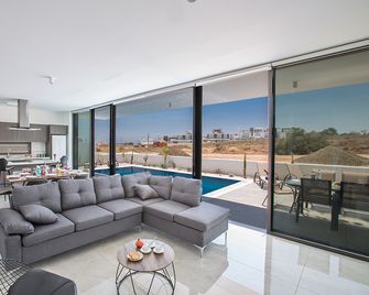 Coralli Spa Resort - Protaras - Living room