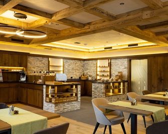 Camino Rustic Chic Hotel - ליביניו - חדר אוכל