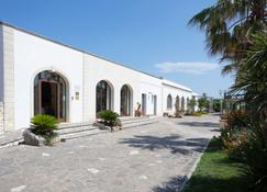 Hotel Resort Mulino a Vento - Uggiano la Chiesa - Bâtiment