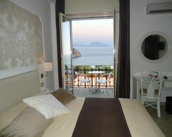 Mini Hotel - Pozzuoli - Makuuhuone