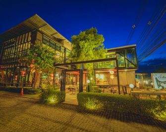 Tournesol Boutique Hotel - פויפט - בניין