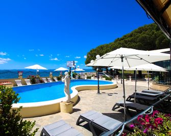 Le Naiadi Park Hotel Sul Lago - בולסנה - בריכה