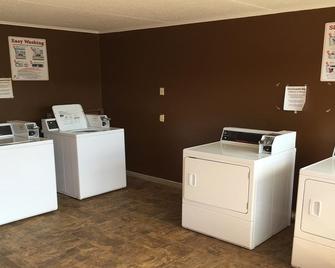 Executive Inn & Suites Beeville - Beeville - Laundry facility