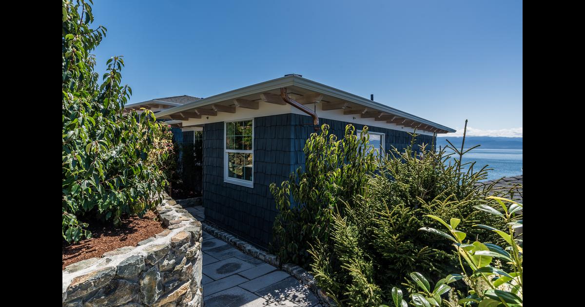 Sookepoint Ocean Cottage Resort 203 (̶3̶1̶3̶). Sooke Hotel Deals