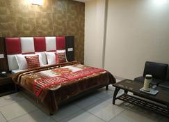 Hotel Ess Pee 91, Chandigarh - Chandigarh - Bedroom
