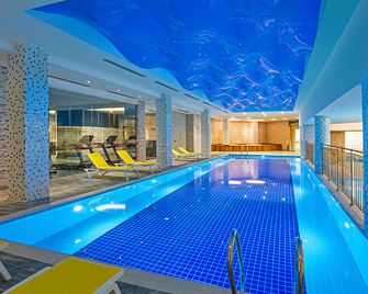 Sirius Deluxe Hotel - אלניה - בריכה