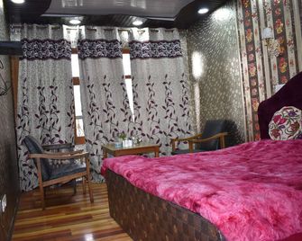 Hotel O Residency Road Srinagar - سريناجار - غرفة نوم