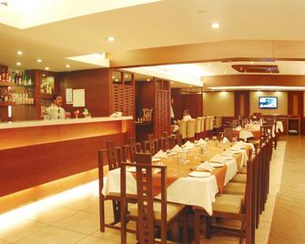 Hotel Deepa Comforts - 門格洛爾 - 餐廳