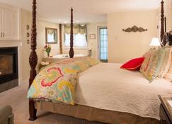 Colby Hill Inn - Henniker - Bedroom