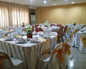 Bliss Hotel Dau - Mabalacat - Banquet hall