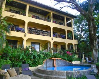 Mango Moon Villa - Manuel Antonio - Building