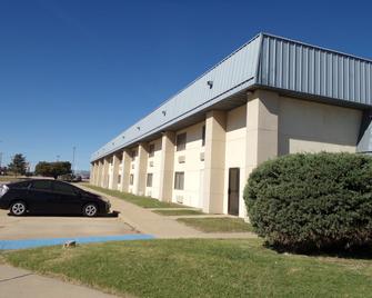 Super 8 by Wyndham Altus - Altus - Building