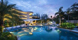 Novotel Phuket Karon Beach Resort and Spa - Karon - Kolam