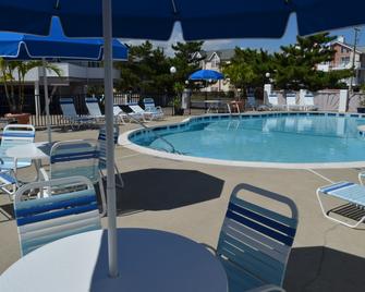 Adams Ocean Front Resort - Dewey Beach - Pool