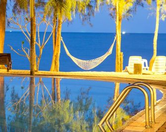 Bayview Beach Resort - Bang Saphan - Pool