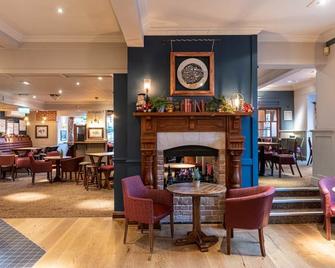 Toby Carvery Old Windsor by Innkeeper's Collection - ווינדזור - בר