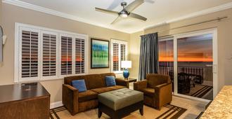 Shephards Beach Resort - Clearwater Beach - Living room