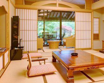 Hotel Sunvalley Izunagaoka Main Building - Izunokuni - Matsal