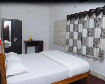 Tri Woods Plantation Farm Stay - Hassan - Schlafzimmer
