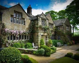 Holdsworth House - Halifax - Building