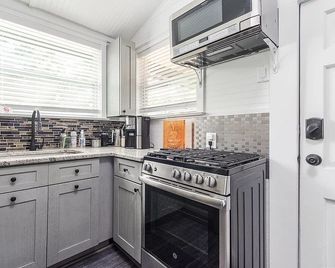Pet friendly 1bd/1b unit with full kitchen - Gainesville - Cuisine