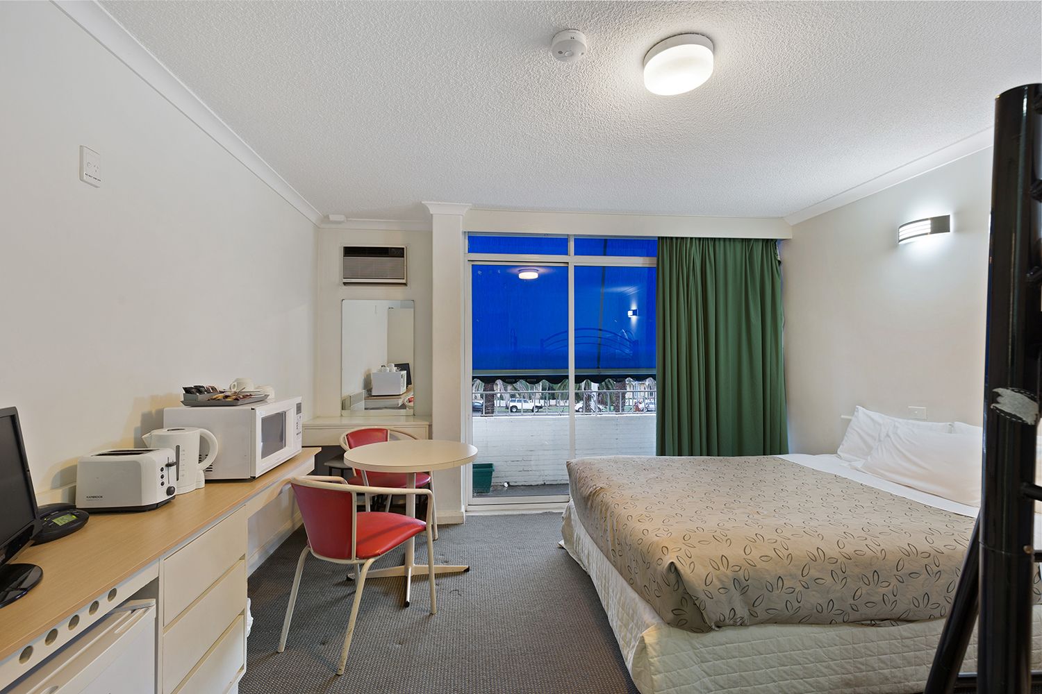 Alexander Motor Inn Apartments 77 9 4 Essendon Hotel Deals Reviews Kayak