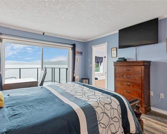 The Oceanfront Inn on Stephens Bay - Coal Harbour - Bedroom
